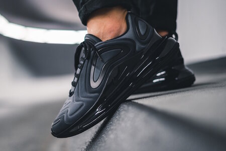 Nike-Air-Max-720-Triple-Black.jpg