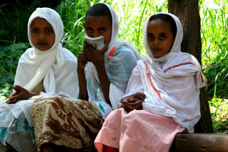 Three_girls_in_netela.jpg